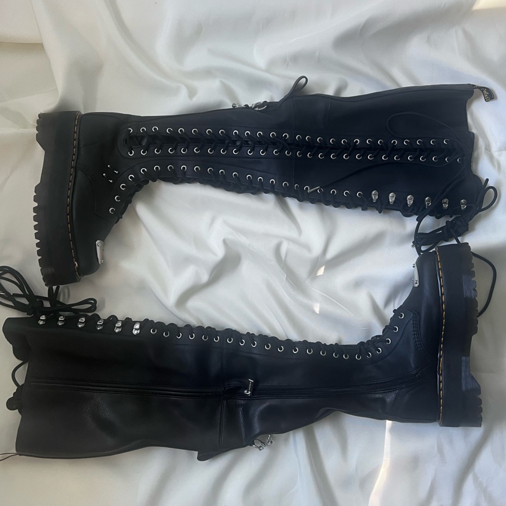 DR MARTENS THIGH HIGH LACE UP BOOTS